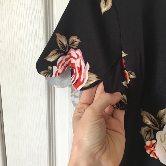 *SOLD ELSEWHERE. Black dress w/ scalloped hems - Picture 5 of 7